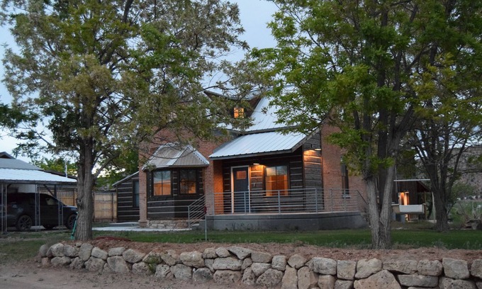 Escalante House | NEWLY REMODELED HISTORIC FARMHOUSE!