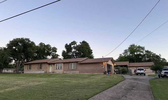 Manchaca House | Newly remodeled home set off in the country but offers quick access to the city