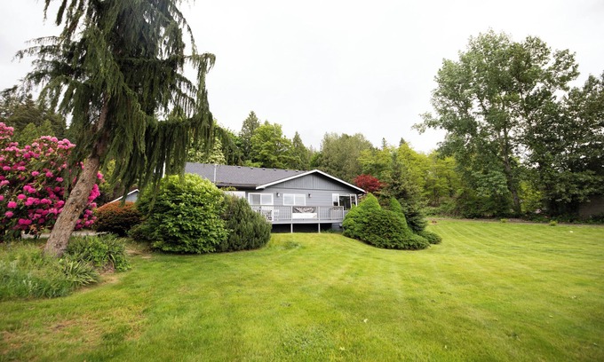 Cottage Lake House | Newly Remodeled Home steps away from Woodinville’s Hollywood Wine District