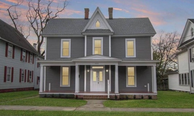 Cambridge House | Newly Remodeled Home, 10 Minute Walk to Downtown
