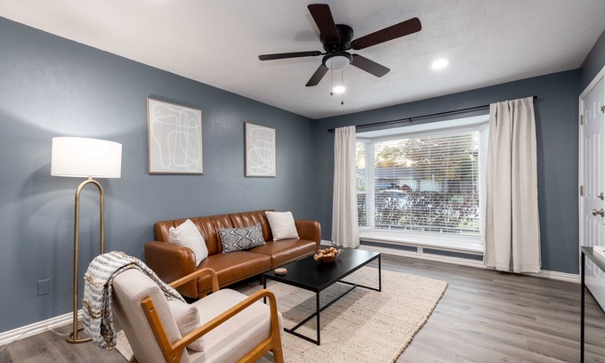 Irving Apartment | Newly Remodeled Irving GEM 1BR!