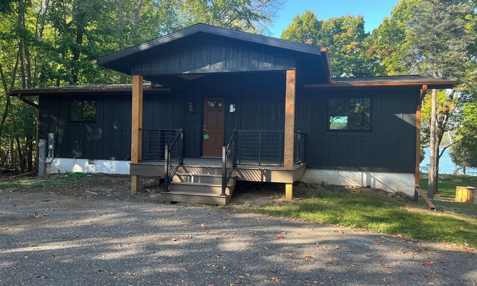 Iron Mountain House | Newly remodeled Lakefront 4-bedroom house with AC and WiFi in Iron Mountain