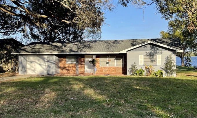 Winter Haven House | Newly remodeled Lakefront Vacation Home on the Chain of Lakes in Winter Haven