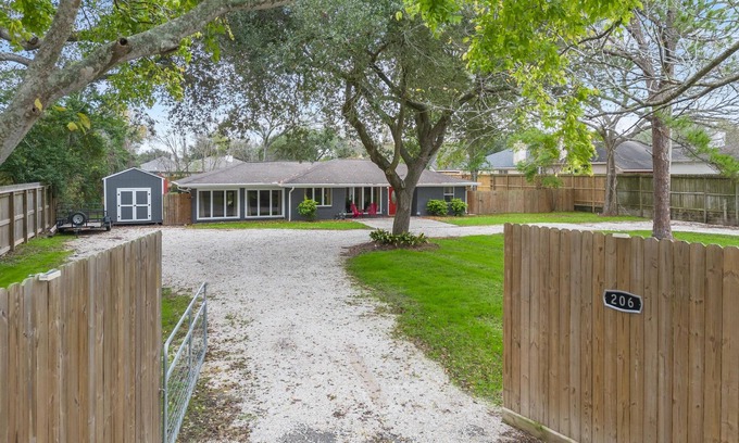 League City House | Newly Remodeled Modern Farmhouse on an Acre