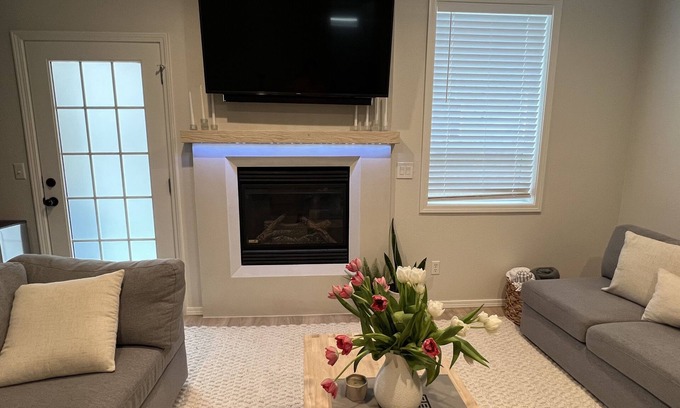Minnehaha House | Newly Remodeled Modern Home in a quiet area- Center of Vancouver!