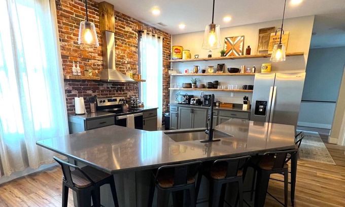Sandusky Apartment | NEWLY REMODELED-Modern 3bd/2bth Apt in downtown Sandusky