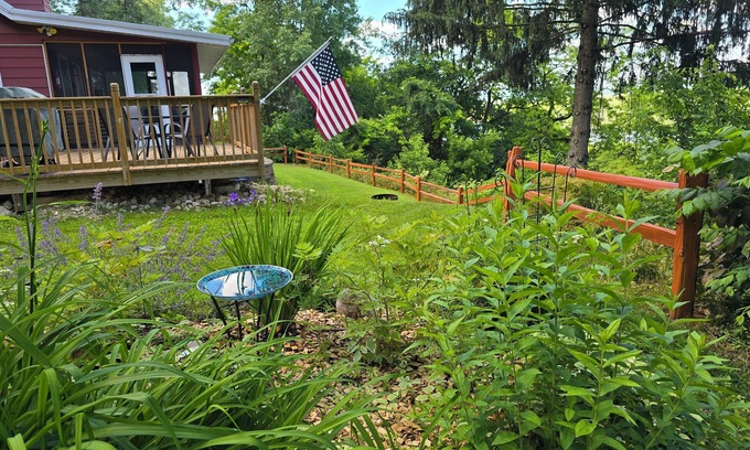 Brownsville Cabin | Newly remodeled, multifunctional, secluded retreat w/views of Mississippi River
