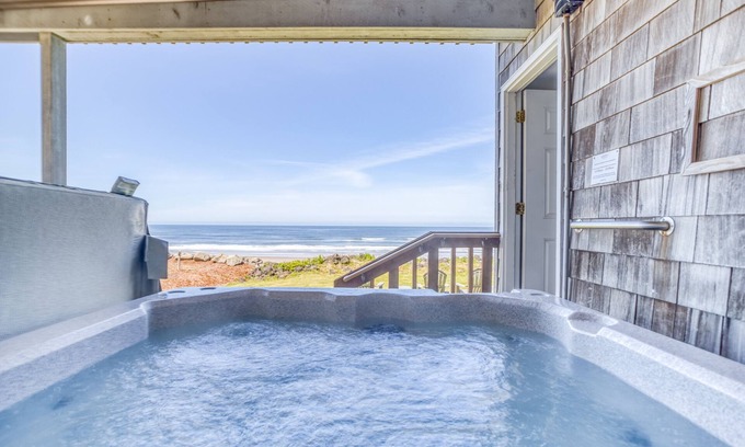 Roads End House | Newly Remodeled Ocean Front Home In Road's End w/Fabulous Amenities!
