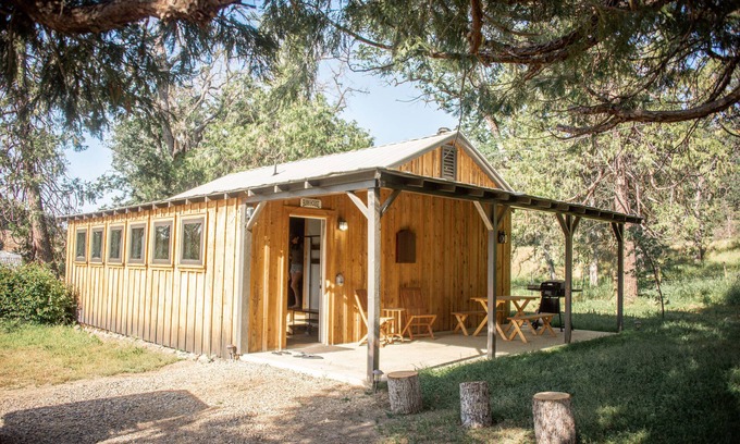 Miramonte Cabin | Newly remodeled ranch bunkhouse, just 35 min from Kings Canyon