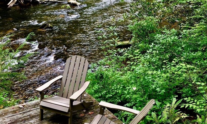 Highlands House | Newly Remodeled River-Front Cottage in Highlands