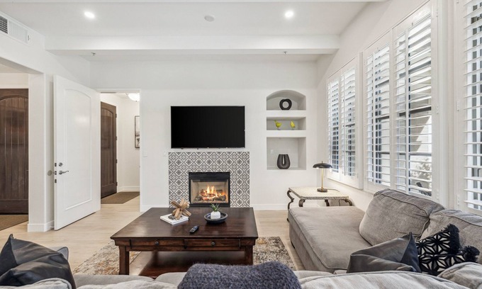 La Quinta Condo | Newly Remodeled! Single Story Townhome, Spanish Fountain View, Pet Friendly! - Lower (H90-2)