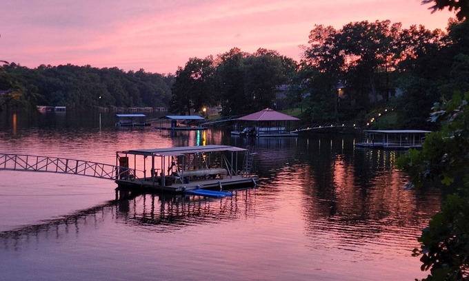 Cullman House | Newly Remodeled! Sleeps 16-Tons of amenities & private multi-level dock