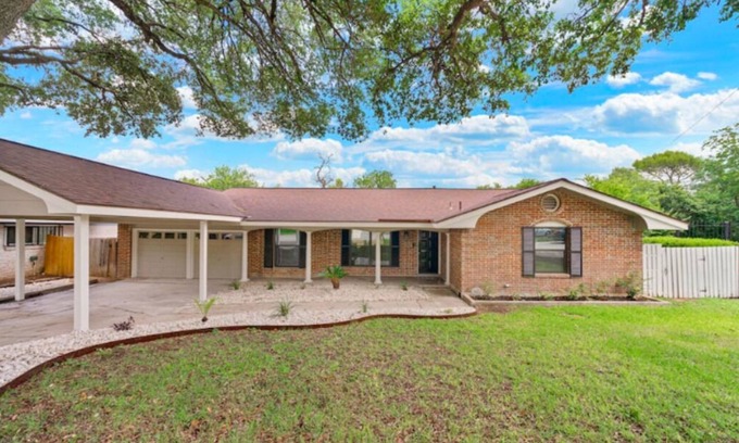 Vance Jackson House | Newly remodeled spacious home in great location