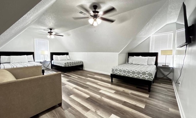 Southwind House | Newly remodeled Spacious 6 BR home in East Memphis