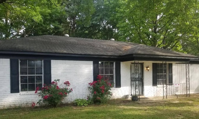 Horn Lake House | Newly remodeled spacious getaway with ALL NEW MATTRESSES