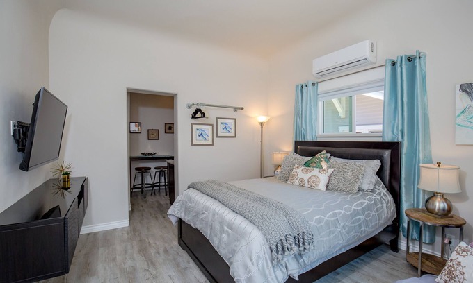 Golden Hill House | Newly Remodeled Studio Walkable to Downtown, NEW Jacuzzi, Fire Pit, BBQ!