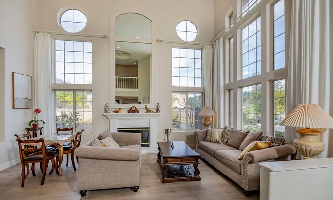Valle Lindo House | Newly Remodeled Suburban House