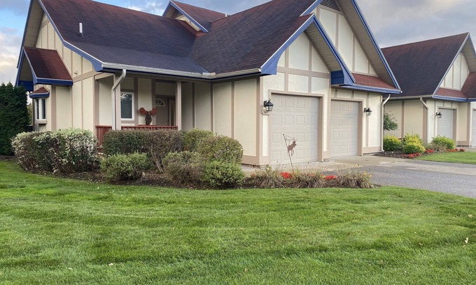 Gaylord House | Newly remodeled townhouse with 5 bedrooms & 4 1/2 baths with hot tub.