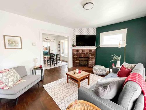 Cleveland Apartment | Newly Remodeled Up Unit Apartment We Allow Pets