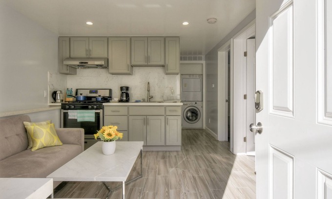 Westlake Apartment | NEWLY REMODELED UPPERCLASS 2 BD 1 BA OCEANVIEW