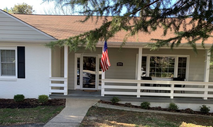 Venable House | Newly remodeled three bedroom, 2 bath house within walking distance of UVA.