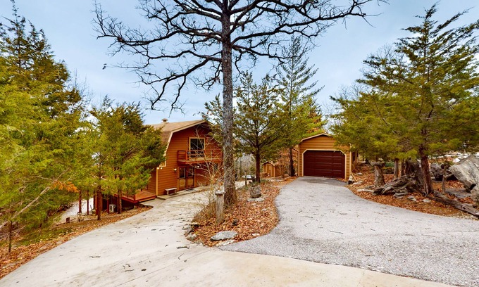 Eureka Springs House | Newly remodeled lakefront home with views of Beaver Lake & Beaver Dam
