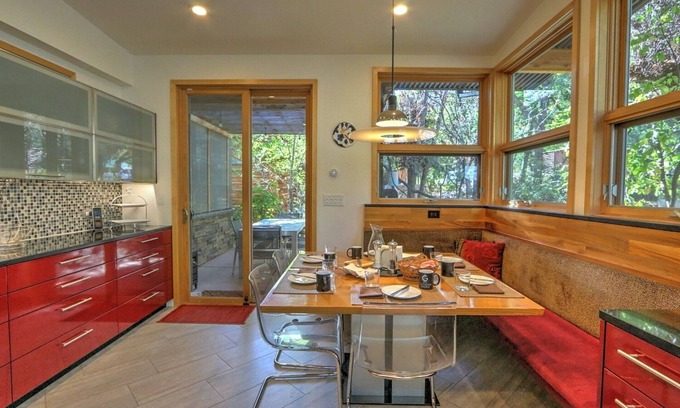Glenwood Springs House | Newly Remodeled, Bright & Spacious Modern Home, 15 min Walk to Downtown & Pools!