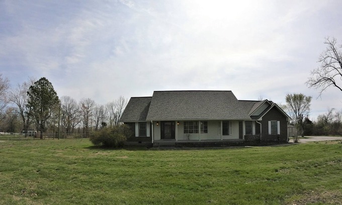 Shepherdsville House | Newly Remodeled. Perfect for Derby and local events.