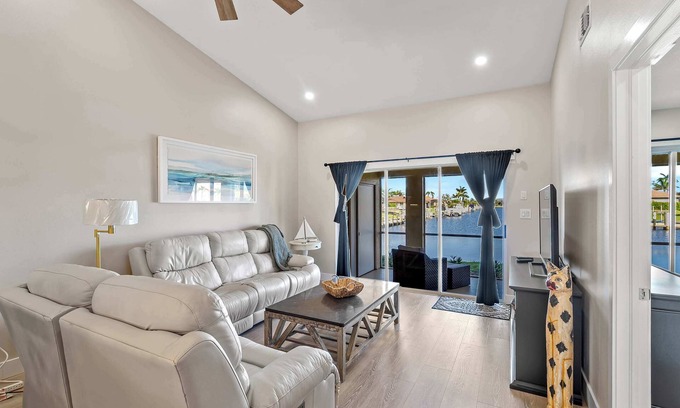 Punta Gorda Villa | Newly remodeled Villa On The Water, Sunset/Scenery