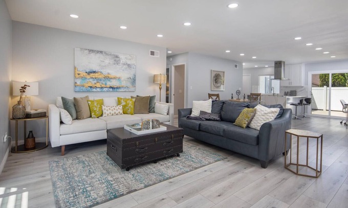 Mira Mesa House | Newly remodelled 4 BR house<20 mts to beach