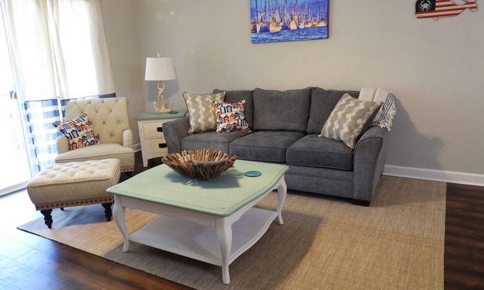 Demere Park Condo | Newly Remodled Coastal Condo