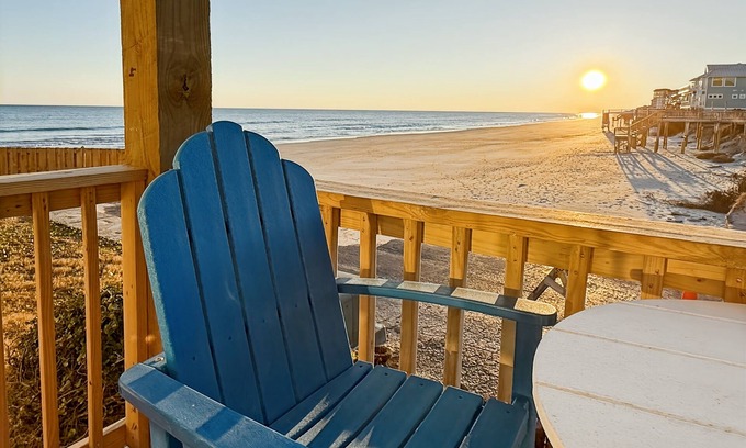 McCutcheon Field Condo | ๐ Newly Renovated Oceanfront Condo | Sleeps 8 | North Topsail Beach, NC
