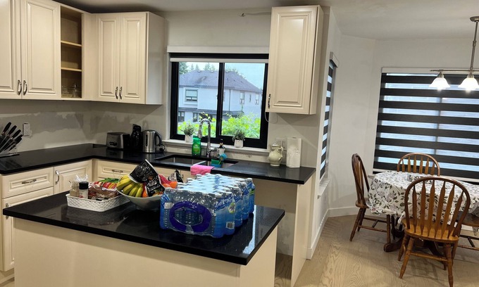 East Newton North Villa | newly renovate near Westfield Country Club &GolfCourse 5bedRom 4.5 Bathrm Villa