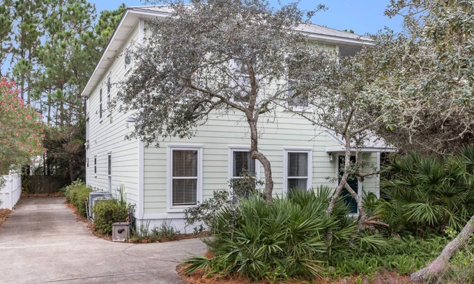 Village of Sugar Beach House | Newly Renovated! Bring Your Big Dogs! Beach Chairs!