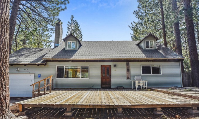 North Upper Truckee House | Newly Renovated House With Red Oak Hard Wood Floor Throughout, Pine Walls, Large Deck backs to Woodland
