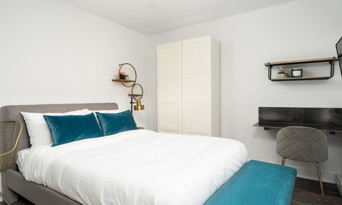 Latin Quarter House | Newly renovated 1 bedroom Studio near Berri-UQAM