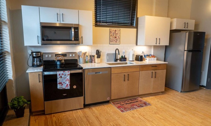 Martinsville Apartment | Newly Renovated 1 Bedroom apartment in uptown - safe - walkable