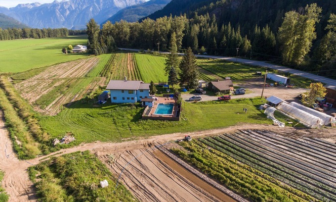 Pemberton Meadows Cabin | Newly renovated 2 bedroom cabin on Blue House Organics Farm