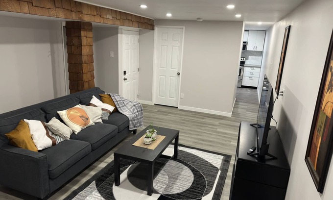 Saskatoon House | Newly renovated 2 bedroom suite