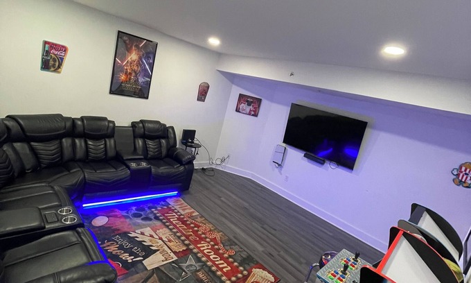 Midtown Apartment | Newly Renovated 2-Bedroom Oasis in the Heart of Midtwn/Downtwn Detroit w/theater