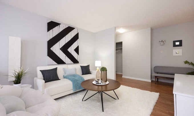 Fort McMurray Apartment | Newly Renovated 2BR | w/ Free Parking & Fast WiFi