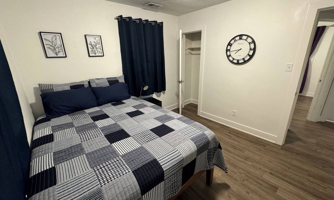 Elizabethtown House | Newly renovated 2-bedroom house in lovely downtown Elizabethtown on quiet street