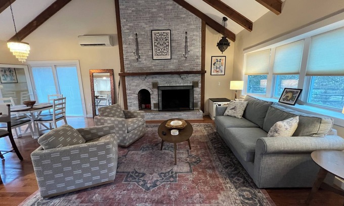 West Tisbury House | Newly renovated 2BR house, FREE CAR w/beach sticker, pet friendly, sleeps 8