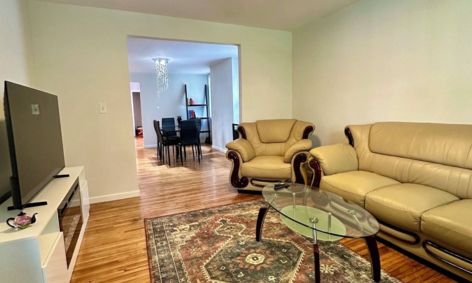 Front Park House | Newly renovated 3-bedroom and 2 full bath West Side Oasis!