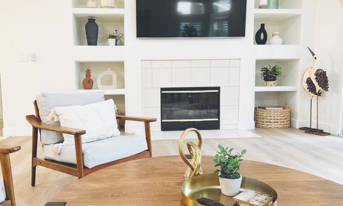 Raisin House | Newly Renovated 3 Bedroom 2 Bath Spacious Modern House in NE Fresno