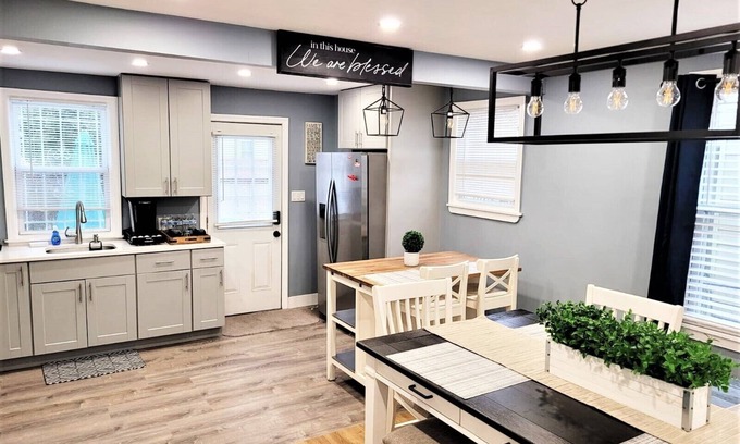 Queens House | Newly renovated 3 bedrooom home in Queens NYC! JFK/LGA/.UBS Arena