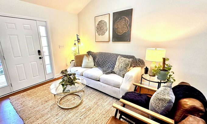Atlanta House | Newly Renovated 3bed Home Close to Mercedes Benz