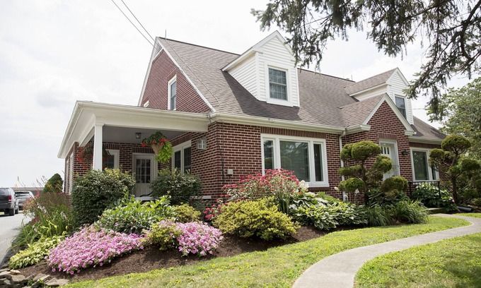 Gordonville House | Newly Renovated 3br House In The Heart Of Amish Country