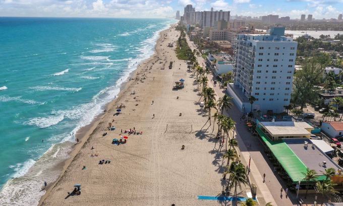 Hollywood Condo | Newly Renovated #4 Close to the Beach w/Parking