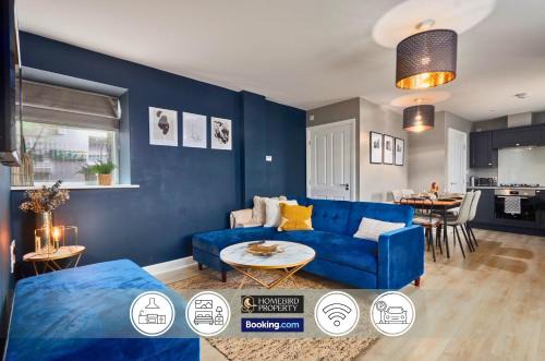 Leeds House | Newly Renovated 4BDR Cottage House By Homebird Property Management Short Lets & Serviced Accommodation Leeds With Private Parking & Netflix